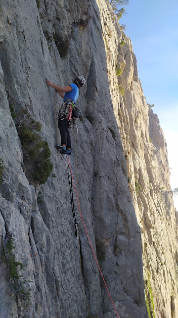 Hermanos de Aguja 500m 7b (6c/A1) Oeste del PuigCampana