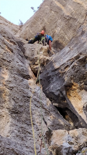 Hermanos de Aguja 500m 7b (6c/A1) Oeste del PuigCampana