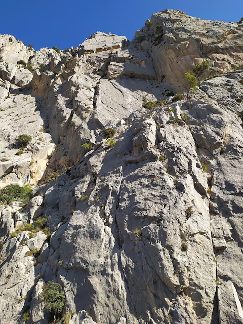 Hermanos de Aguja 500m 7b (6c/A1) Oeste del PuigCampana