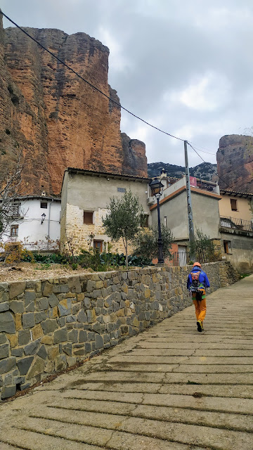 Vía Popeye a la Visera 240m (6c+ obl.) Riglos