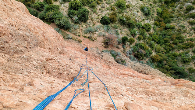 Vía Popeye a la Visera 240m (6c+ obl.) Riglos
