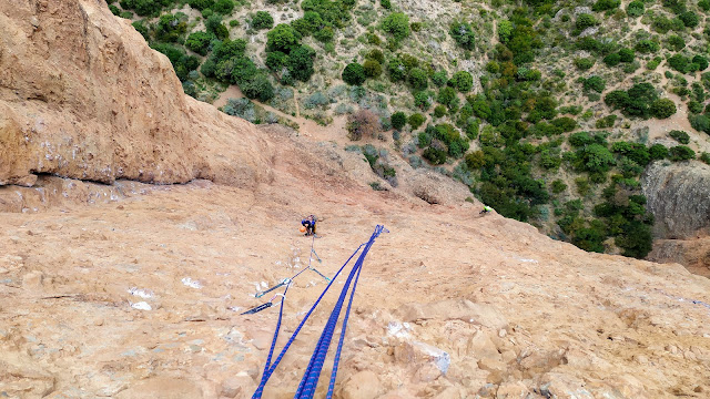 Vía Popeye a la Visera 240m (6c+ obl.) Riglos