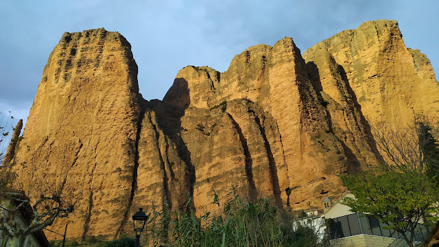Vía Popeye a la Visera 240m (6c+ obl.) Riglos