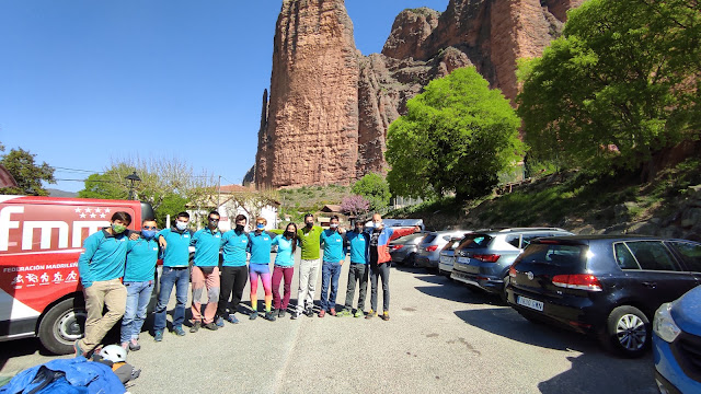 Vía Pandemia al Mallo Cuchillo, Riglos. 230m 6c/6a obl.