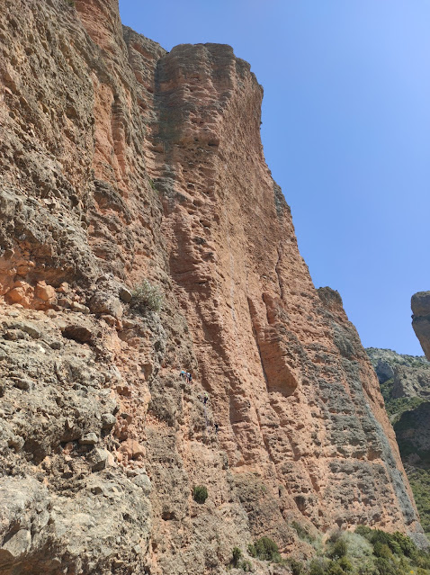 Vía Pandemia al Mallo Cuchillo, Riglos. 230m 6c/6a obl.