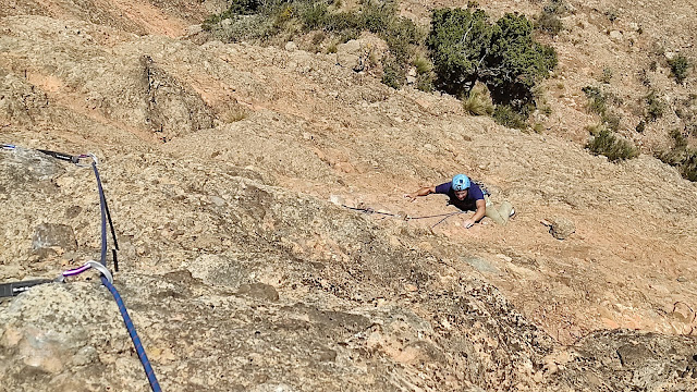Vía Pandemia al Mallo Cuchillo, Riglos. 230m 6c/6a obl.