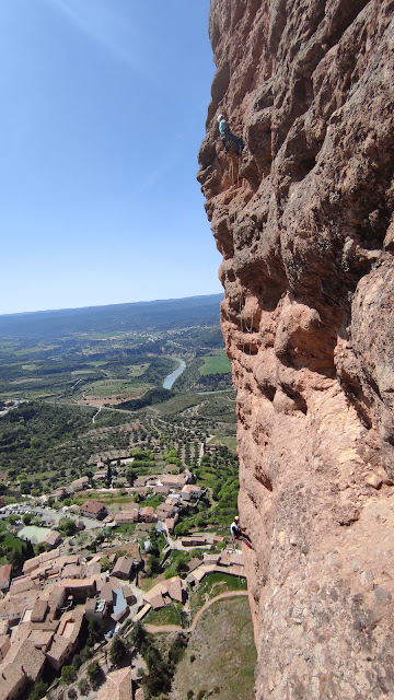 Vía Pandemia al Mallo Cuchillo, Riglos. 230m 6c/6a obl.