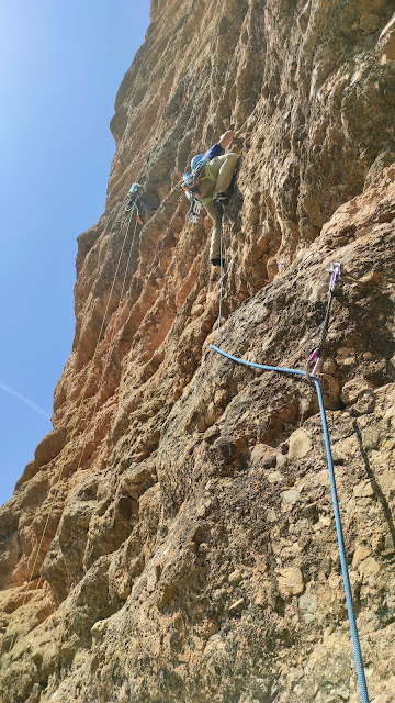 Vía Pandemia al Mallo Cuchillo, Riglos. 230m 6c/6a obl.