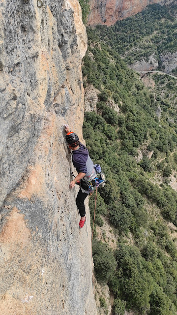 El señor de los Bordillos 200m 6c+/6b. Vilanova de Meià