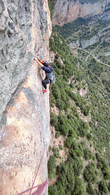El señor de los Bordillos 200m 6c+/6b. Vilanova de Meià