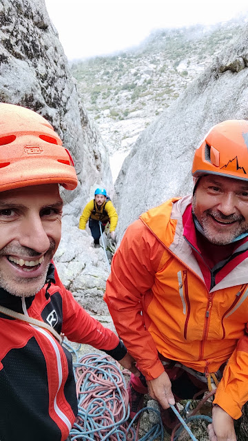 Vía de la Canal 300m IV+, Torozo