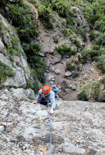 EDU ROCHE 220m (6b+/V+ obl) PEÑA RUEBA