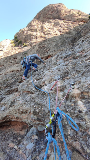 EDU ROCHE 220m (6b+/V+ obl) PEÑA RUEBA