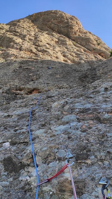EDU ROCHE 220m (6b+/V+ obl) PEÑA RUEBA
