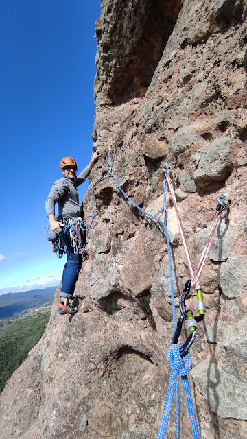 EDU ROCHE 220m (6b+/V+ obl) PEÑA RUEBA