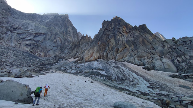 Leau rance de Arabia. 250 m 6b. Pilier Rouge de la Blatiere. Chamonix.