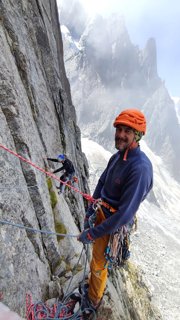 Leau rance de Arabia. 250 m 6b. Pilier Rouge de la Blatiere. Chamonix.