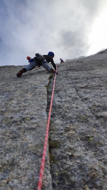 Leau rance de Arabia. 250 m 6b. Pilier Rouge de la Blatiere. Chamonix.