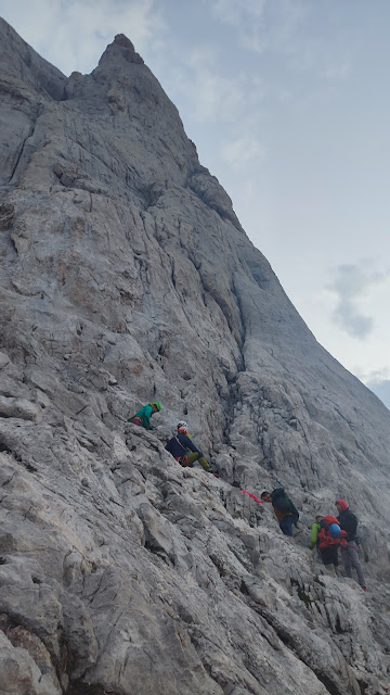 Vía Nani, 300m 6a, cara este del Naranjo de Bulnes.