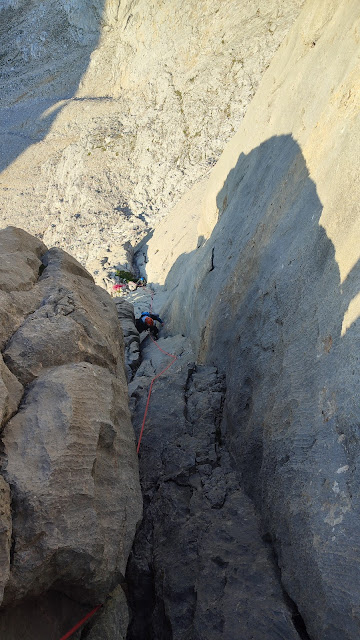 Vía Nani, 300m 6a, cara este del Naranjo de Bulnes.