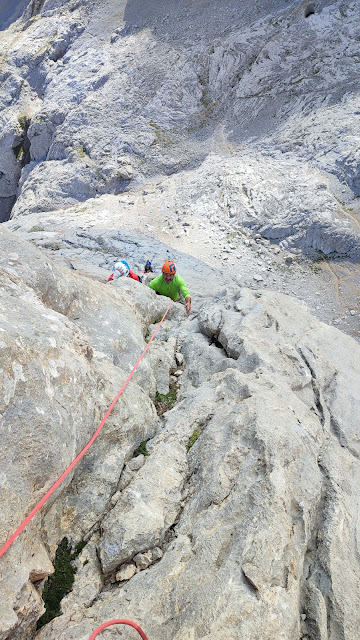 Vía Nani, 300m 6a, cara este del Naranjo de Bulnes.
