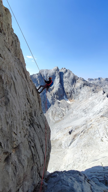 Vía Nani, 300m 6a, cara este del Naranjo de Bulnes.