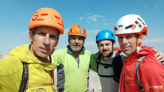 Vía Nani, 300m 6a, cara este del Naranjo de Bulnes.