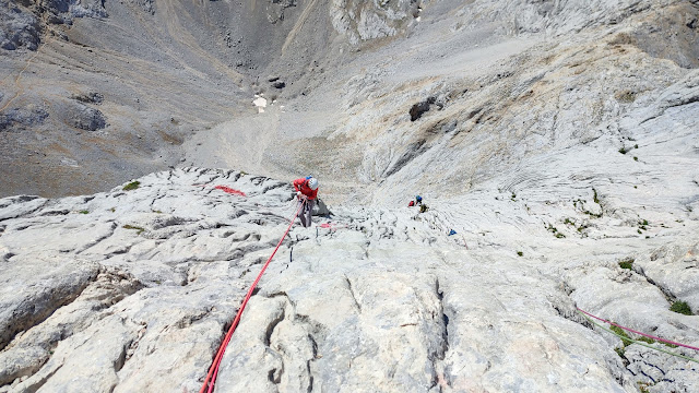 Vía Nani, 300m 6a, cara este del Naranjo de Bulnes.