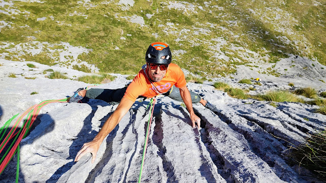 Vía Elixir para Calvos, Fresnidiello. 300m V+ obl.