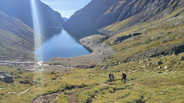 Picos de Vallibierna por la cresta de rocas blancas