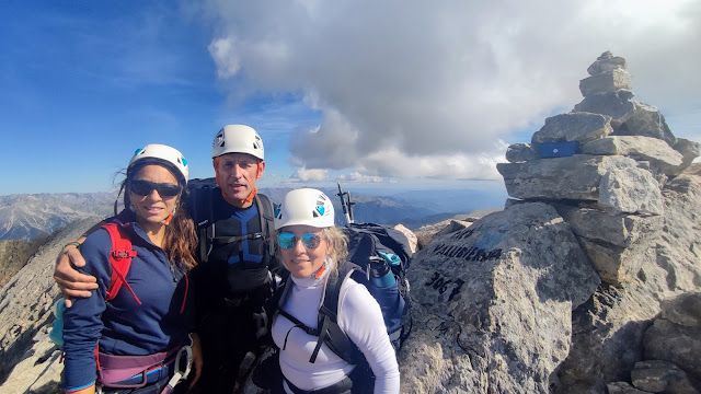 Picos de Vallibierna por la cresta de rocas blancas