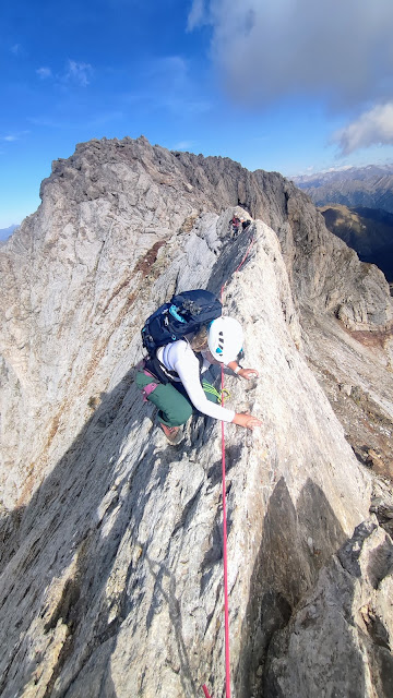 Picos de Vallibierna por la cresta de rocas blancas