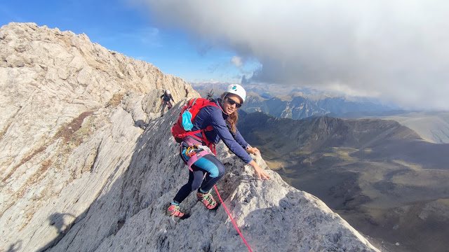 Picos de Vallibierna por la cresta de rocas blancas