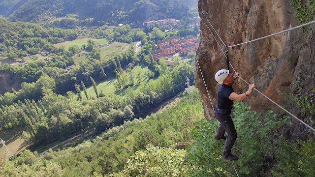 Picos de Vallibierna por la cresta de rocas blancas