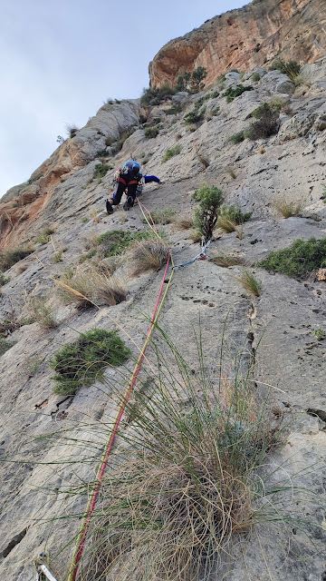 Vía Catalanes al Ponoig, 400m 6a+/A1+