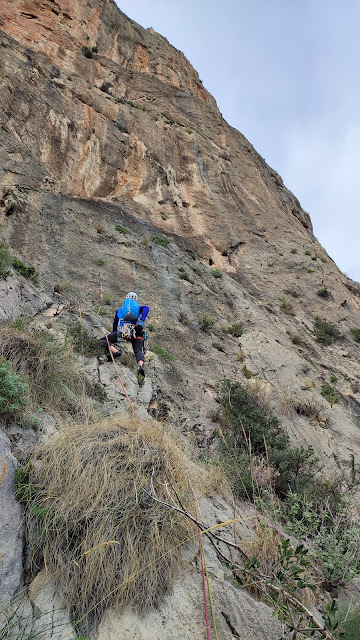Vía Catalanes al Ponoig, 400m 6a+/A1+