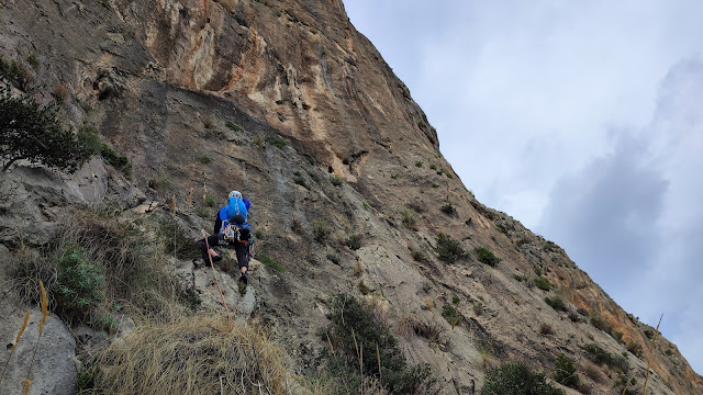 Vía Catalanes al Ponoig, 400m 6a+/A1+