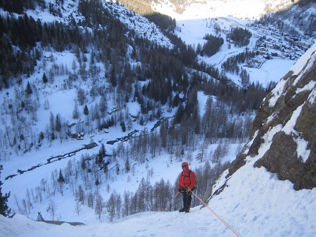 Cascada de hielo Pattinaggio Artistico, valle de Lillaz, Cogne.