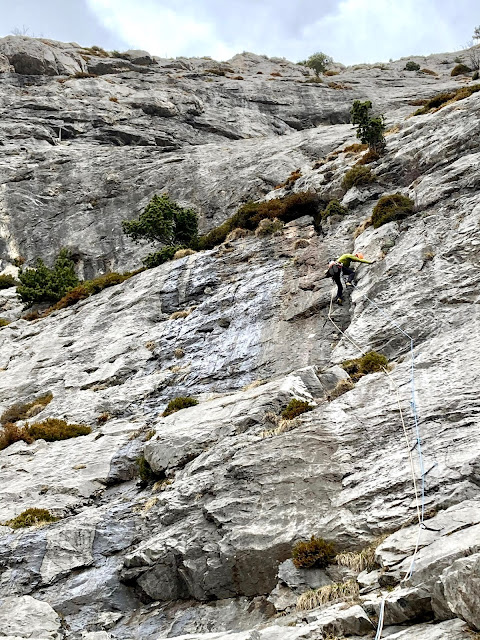 Vía Torrijo al Tobazo (400m 6b/V+ A0)