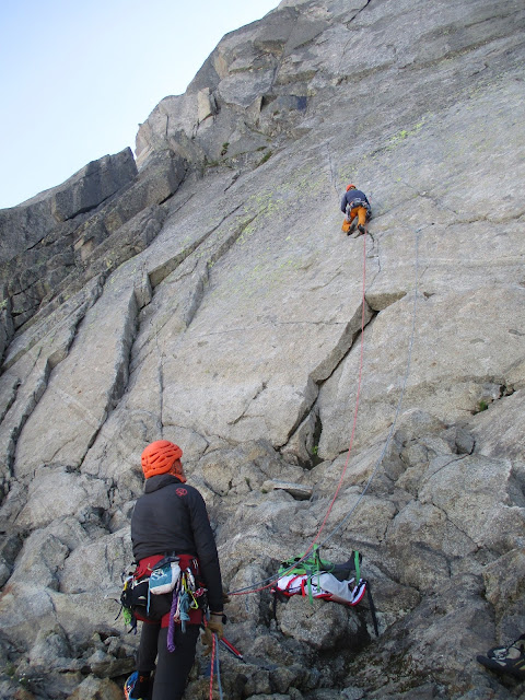 Leau rance de Arabia. 250 m 6b. Pilier Rouge de la Blatiere. Chamonix.