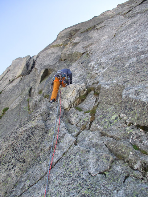 Leau rance de Arabia. 250 m 6b. Pilier Rouge de la Blatiere. Chamonix.