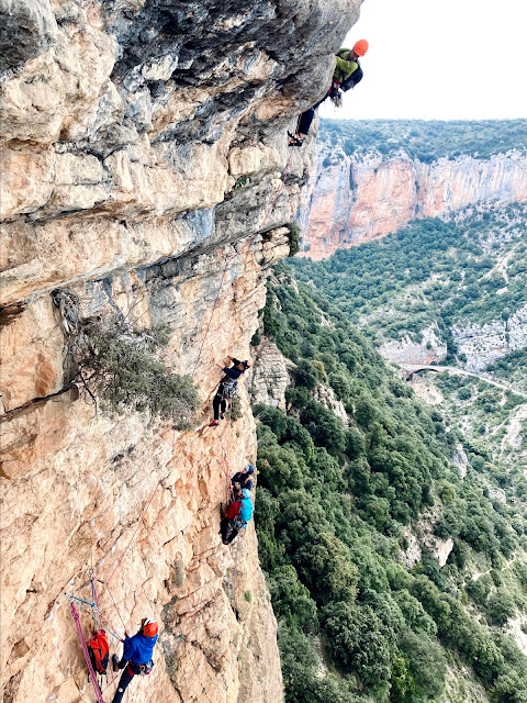 El señor de los Bordillos 200m 6c+/6b. Vilanova de Meià