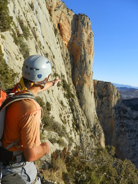 Vía del Markitos. 275m/6a. Pared de Aragón. Montrebei