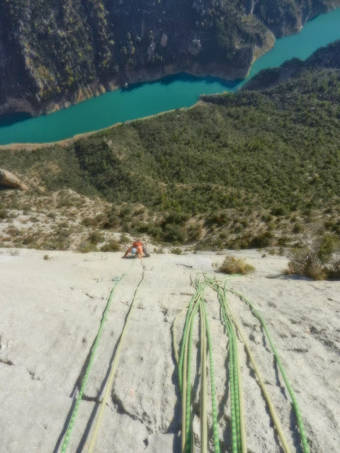 Vía del Markitos. 275m/6a. Pared de Aragón. Montrebei