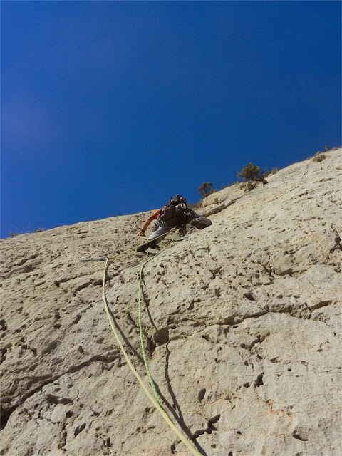 Vía del Markitos. 275m/6a. Pared de Aragón. Montrebei