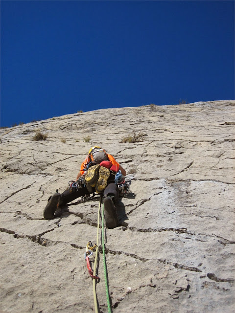 Vía del Markitos. 275m/6a. Pared de Aragón. Montrebei