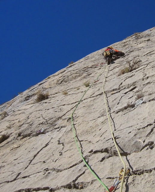Vía del Markitos. 275m/6a. Pared de Aragón. Montrebei