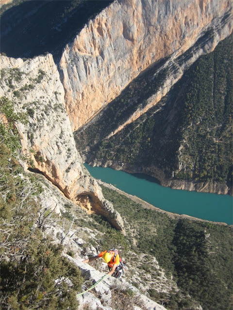 Vía del Markitos. 275m/6a. Pared de Aragón. Montrebei