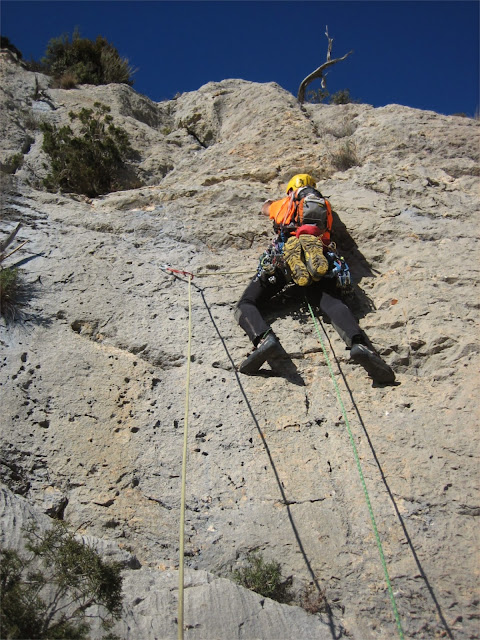 Vía del Markitos. 275m/6a. Pared de Aragón. Montrebei