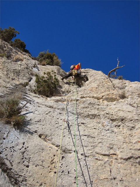 Vía del Markitos. 275m/6a. Pared de Aragón. Montrebei